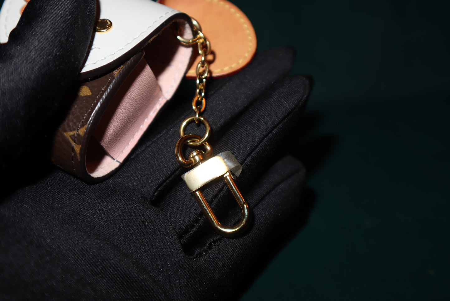 LOUIS VUITTON Monogram Mouse Earpods Case