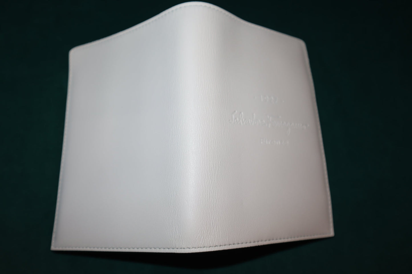 Ferragamo Passport Case NEW off white_1