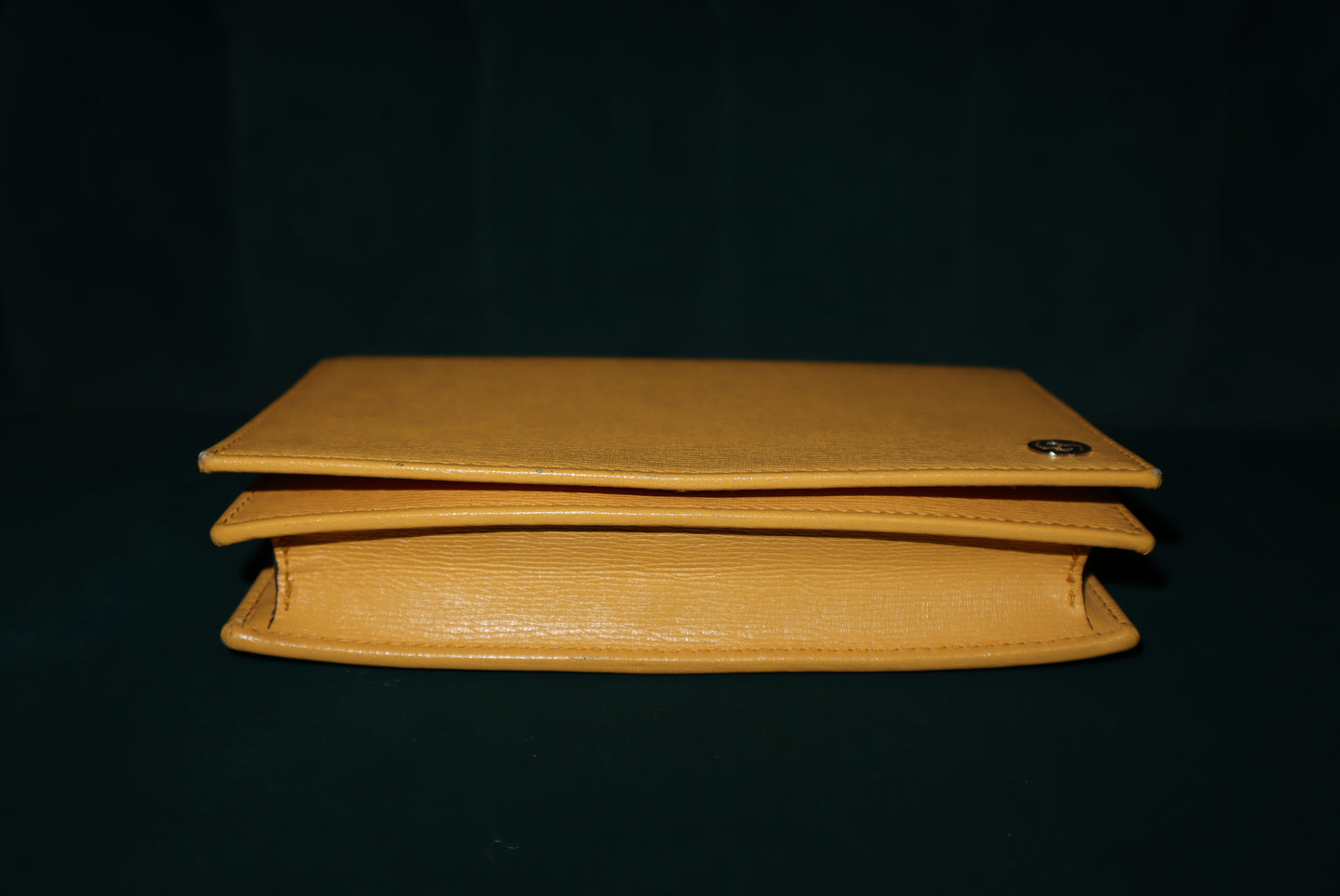 Gucci Wallet-on-Chain (WOC) Yellow Leather – Gold Hardware, Dust Bag & Box Included (Corner Rubs)