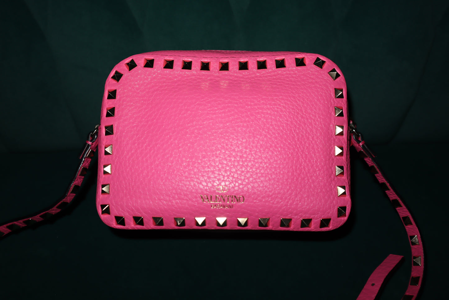 Valentino Garavani Rockstud Pink Leather Crossbody – Pyramid-Stud Detail