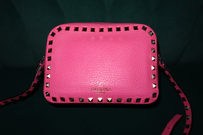Valentino Garavani Rockstud Pink Leather Crossbody – Pyramid-Stud Detail