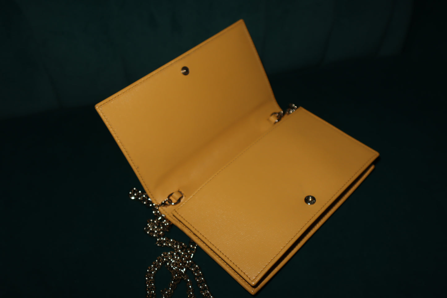 Gucci Wallet-on-Chain (WOC) Yellow Leather – Gold Hardware, Dust Bag & Box Included (Corner Rubs)
