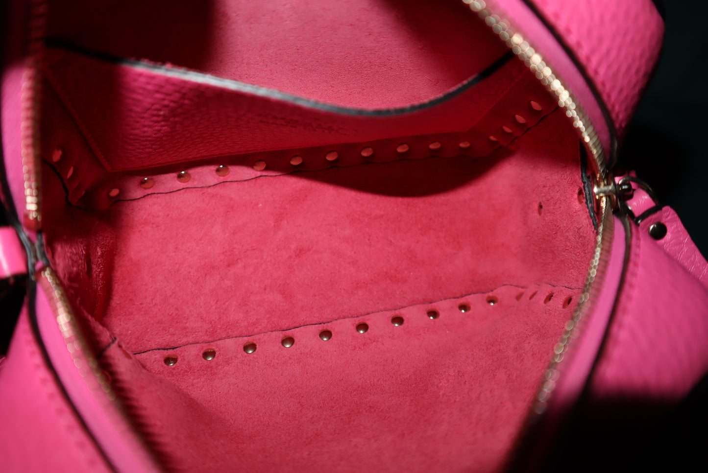 Valentino Garavani Rockstud Pink Leather Crossbody – Pyramid-Stud Detail