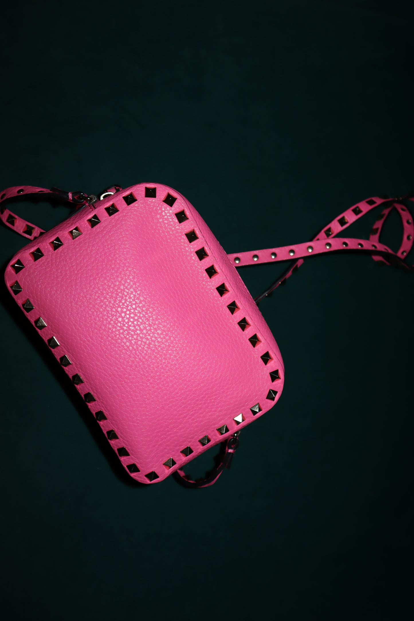 Valentino Garavani Rockstud Pink Leather Crossbody – Pyramid-Stud Detail