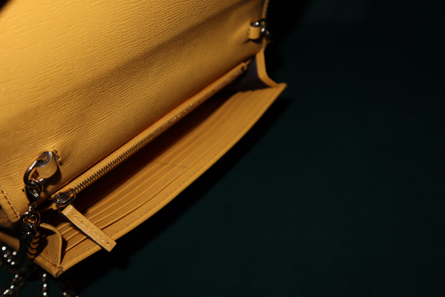 Gucci Wallet-on-Chain (WOC) Yellow Leather – Gold Hardware, Dust Bag & Box Included (Corner Rubs)