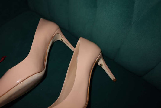 Salvatore Ferragamo "ILARY 70" Beige Patent Leather Heeled Pumps Shoes