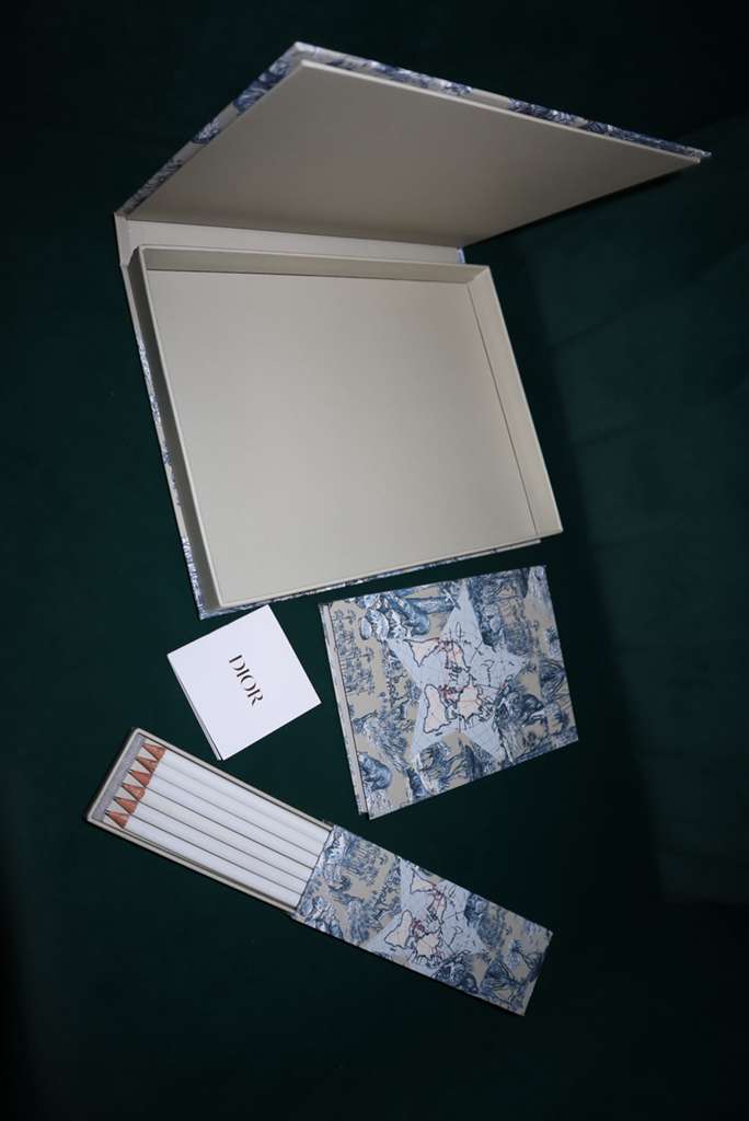 Dior Gift Set Notebook & Pencils Limited Edition Around The World