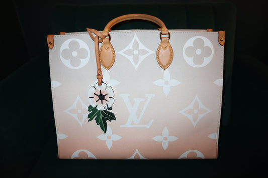 Louis Vuitton  Monogram Giant By The Pool Onthego GM Brume Pre-Owned